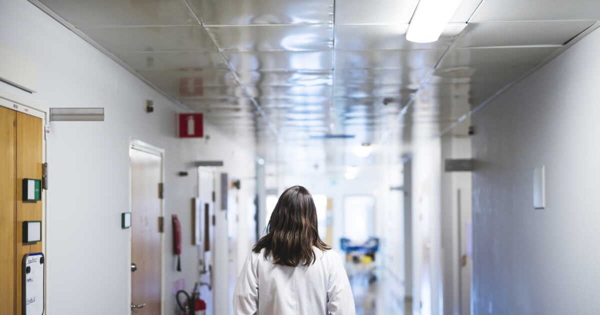 découvrez pourquoi la réforme de l’ame (aide médicale d’état) est abandonnée, ses implications pour les bénéficiaires et les réactions des acteurs concernés.