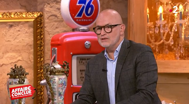 découvrez le deuxième épisode consacré aux commissaires-priseurs : plongez dans les coulisses des ventes aux enchères, leurs expertises et anecdotes inédites du métier.