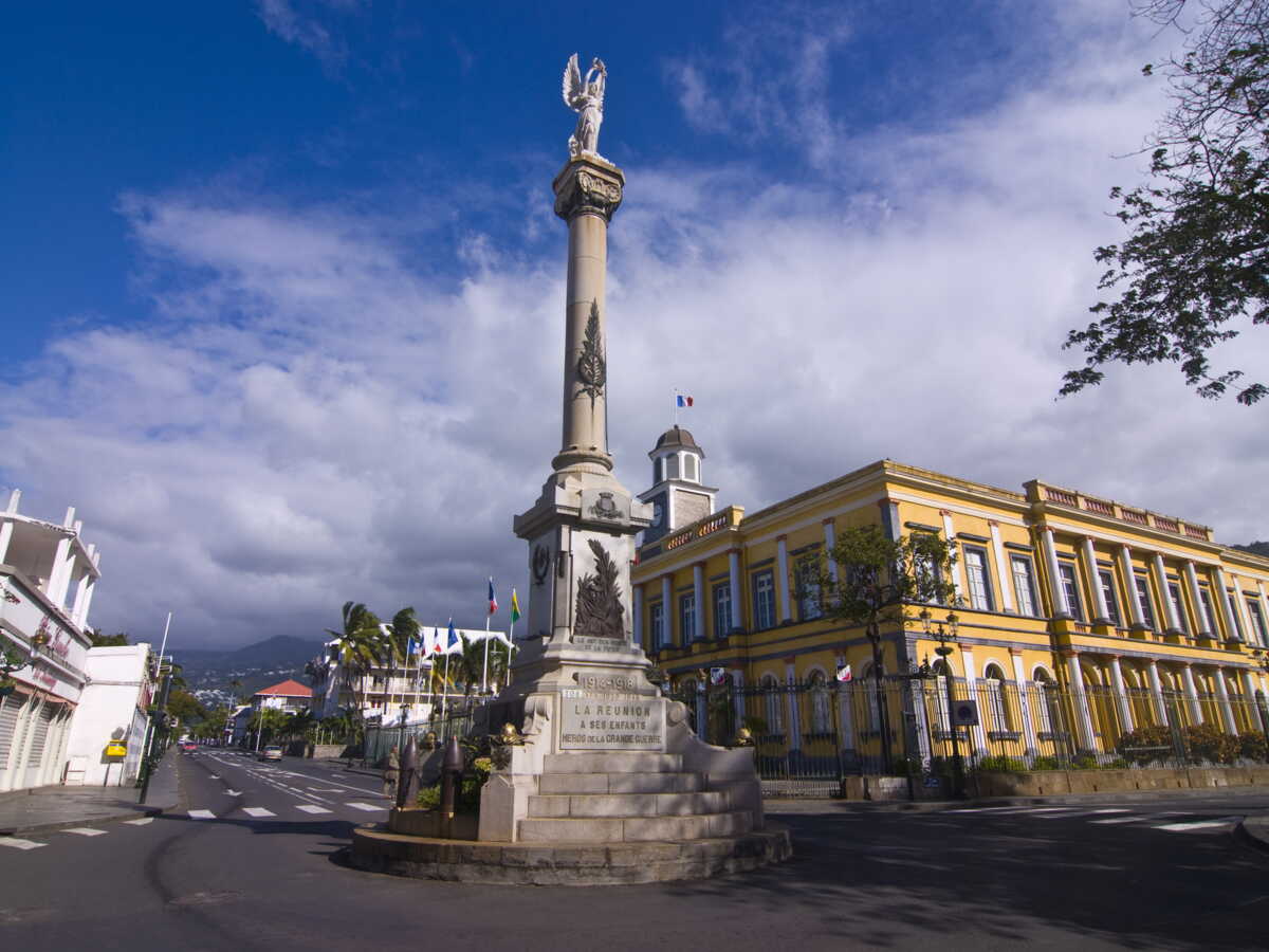 découvrez ce qu’est le détournement de ressources publiques : définition, enjeux, exemples, conséquences juridiques et moyens de prévention pour lutter contre la corruption et promouvoir la transparence dans la gestion publique.