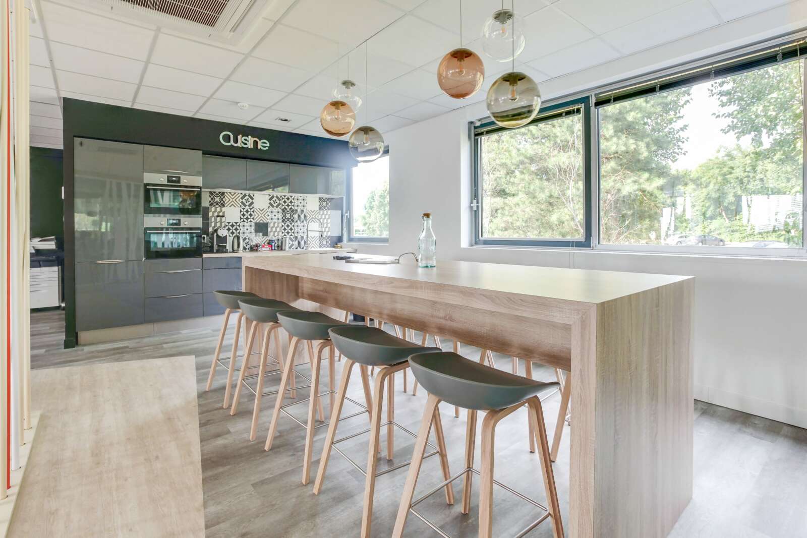 découvrez comment la gastronomie d'entreprise valorise vos repas professionnels : organisation de buffets, pauses-déjeuner savoureuses et événements culinaires pour renforcer la cohésion au sein de votre équipe.