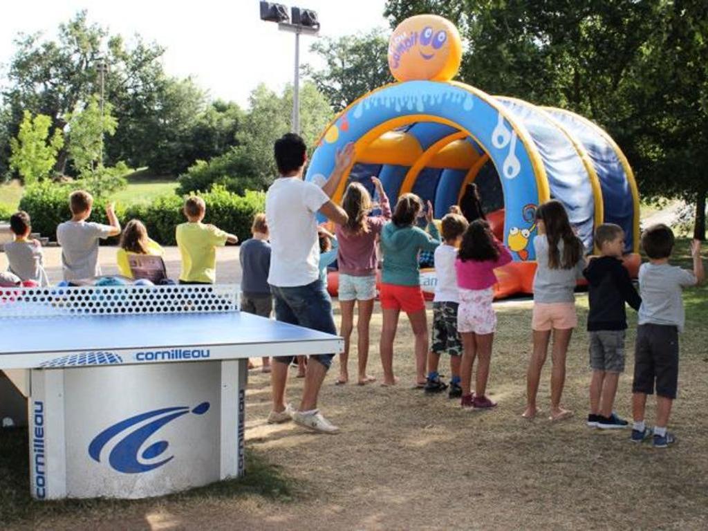 découvrez le golf à combelles près de rodez : un parcours verdoyant, idéal pour débutants et passionnés, offrant détente et loisirs dans un cadre naturel exceptionnel.