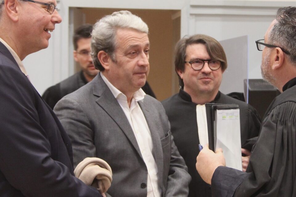 plongez au cœur de la guerre des budgets à lavaur : tensions, débats et enjeux autour des finances municipales. découvrez les dessous de ce bras de fer politique qui agite la ville.