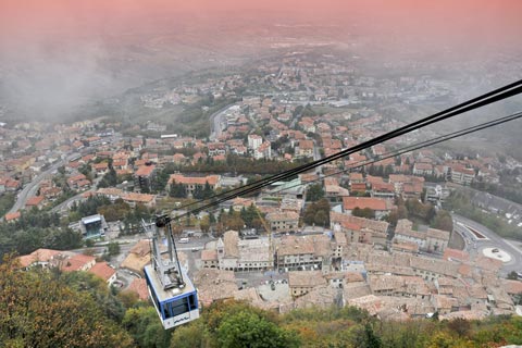 découvrez san marin grâce à notre guide complet : conseils de voyage, sites incontournables, activités, hôtels et astuces pour organiser votre séjour dans cette petite république pleine de charme.