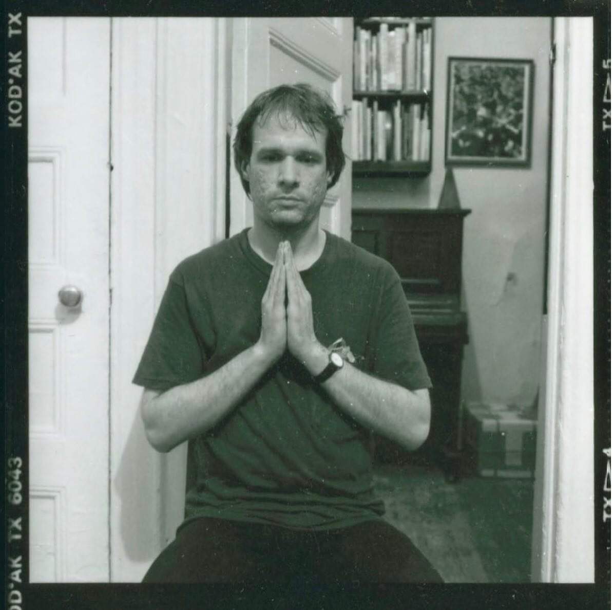découvrez un hommage émouvant à arthur russell, artiste visionnaire et musicien incontournable, dont l’influence continue de marquer la scène musicale contemporaine.