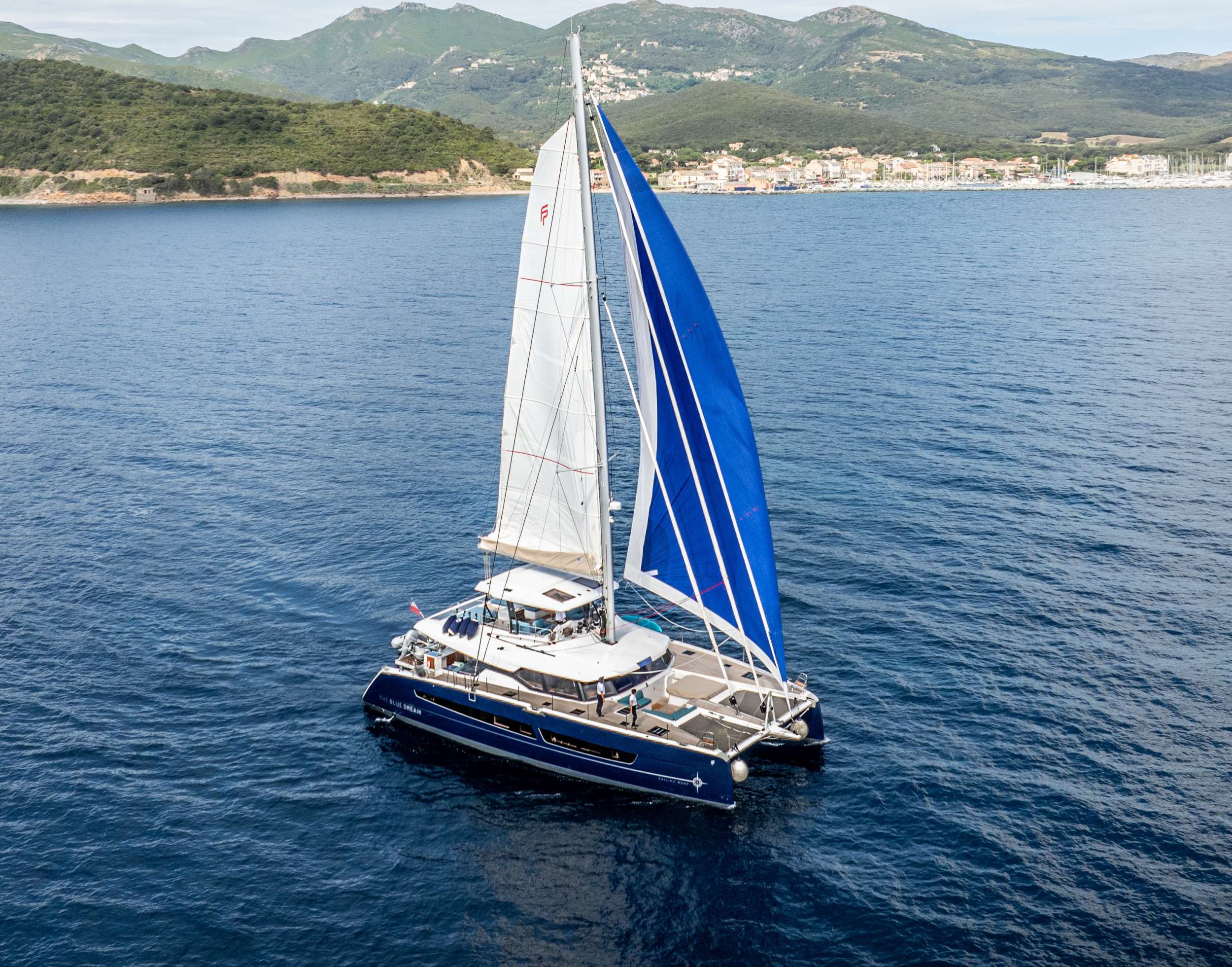 découvrez la location de catamarans avec dream yacht et partez à l’aventure sur les plus belles mers du monde. large choix de bateaux, service personnalisé et expérience inoubliable.