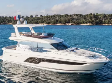 découvrez comment louer un yacht de luxe pour des vacances inoubliables en mer. vivez une expérience exclusive avec des services haut de gamme, équipage professionnel et destinations de rêve.