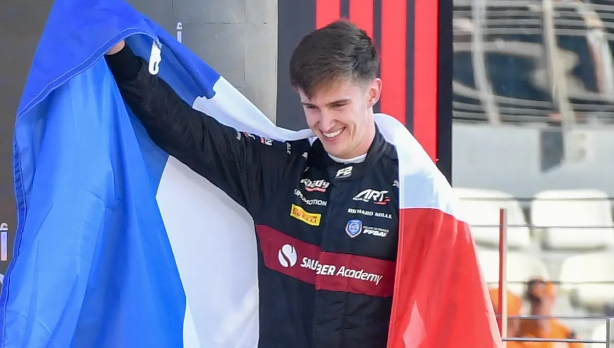 découvrez comment théo pourchaire gravit les échelons dans le monde du sport automobile et ses dernières performances impressionnantes.