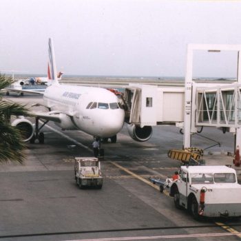 découvrez une analyse financière détaillée de l’aéroport pierrefonds : performance, rentabilité, investissements et perspectives de croissance. obtenez un aperçu des principaux indicateurs financiers de l’aéroport.