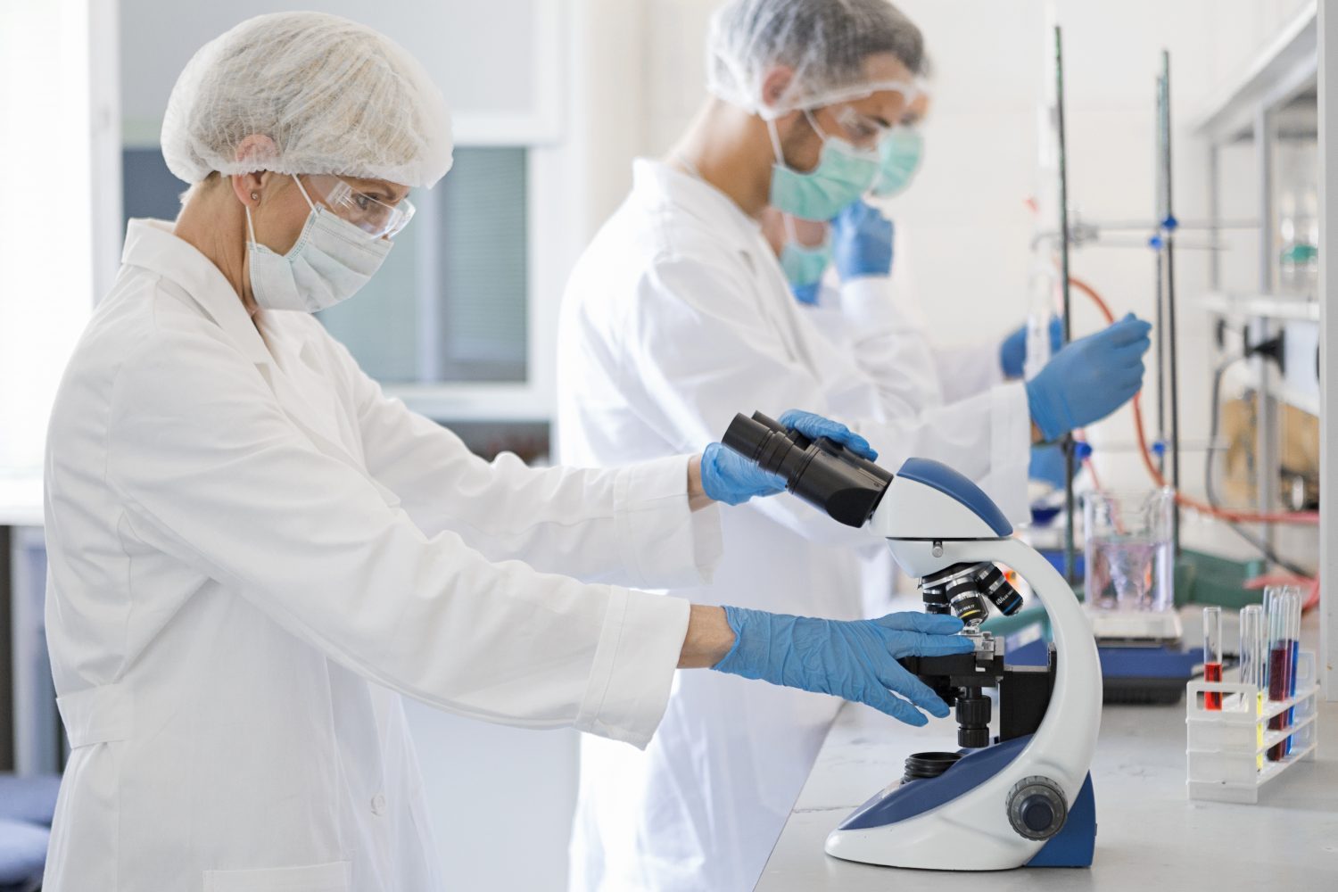 découvrez l'analyse de l'uefa sur les droits de diffusion de la ligue des champions, les enjeux économiques et l'impact sur les diffuseurs et supporters en europe.