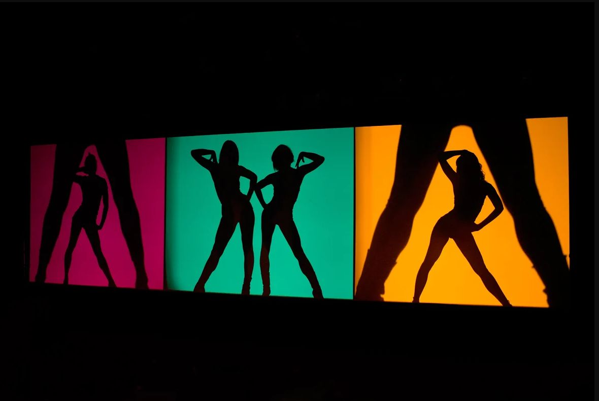 découvrez l’univers fascinant des 'crazy horses' dans ce reportage exclusif : des chevaux impressionnants, des cascades spectaculaires et des passionnés qui repoussent sans cesse les limites. plongez au cœur de l’action et de la tradition !