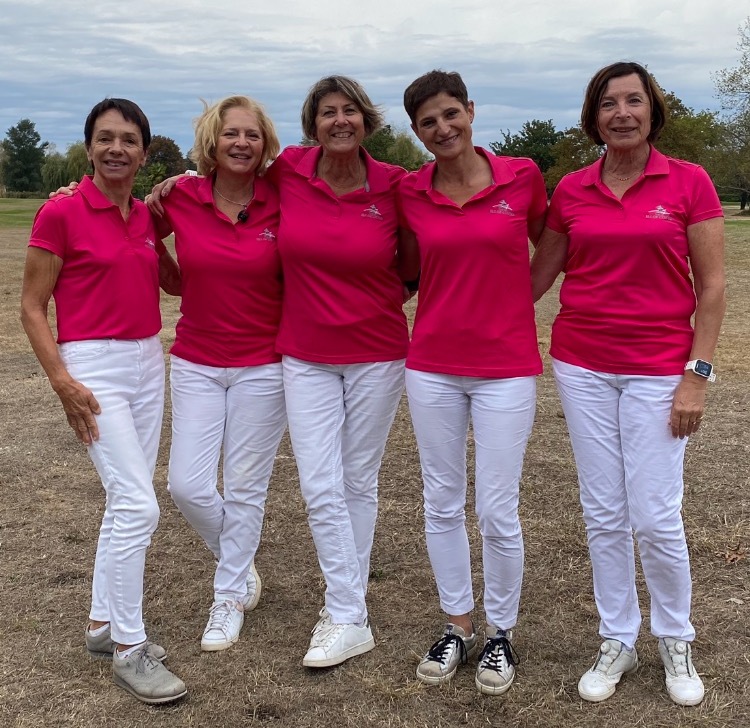 découvrez l’équipe dames séniors avoise qui évolue en première division. suivez leur parcours, résultats et actualités tout au long de la saison !