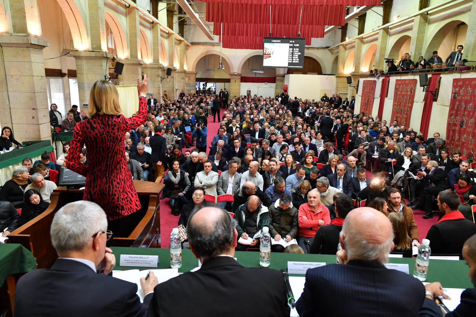 découvrez tout sur les enchères : fonctionnement, astuces pour réussir vos mises et les meilleures plateformes pour acheter ou vendre des biens en ligne ou en salle.