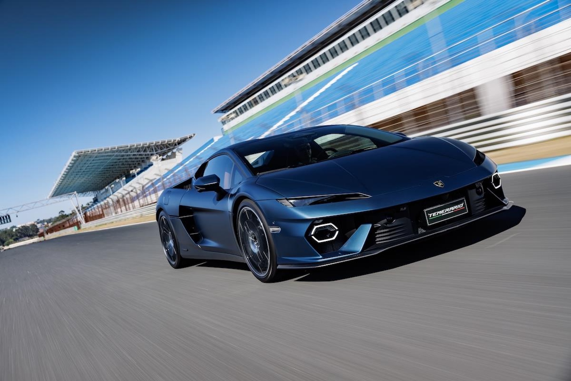 découvrez le lancement officiel de la lamborghini temerario gt3 : une nouvelle ère d’innovation, de puissance et de design italien sur circuit. tous les détails et caractéristiques exclusifs du nouveau bolide de compétition.