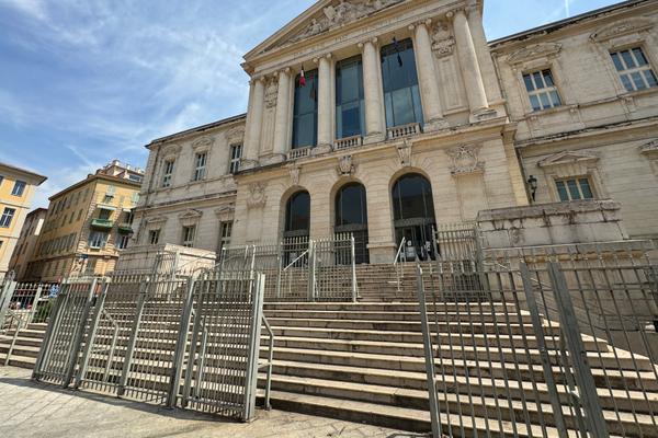 découvrez l'histoire fascinante derrière la mélodie de taylor swift inspirée d'un village italien, une fusion envoûtante de musique pop et d'ambiance méditerranéenne.