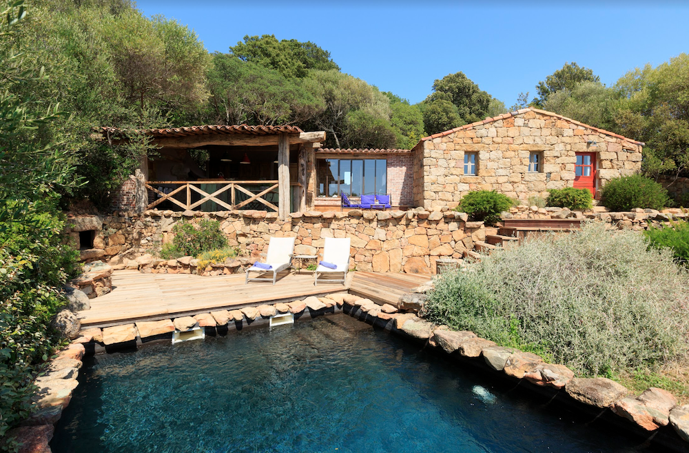 découvrez murtoli, un domaine d'exception en corse où la nature préservée offre un séjour unique entre plages sauvages, paysages authentiques et expériences inoubliables au cœur du maquis corse.