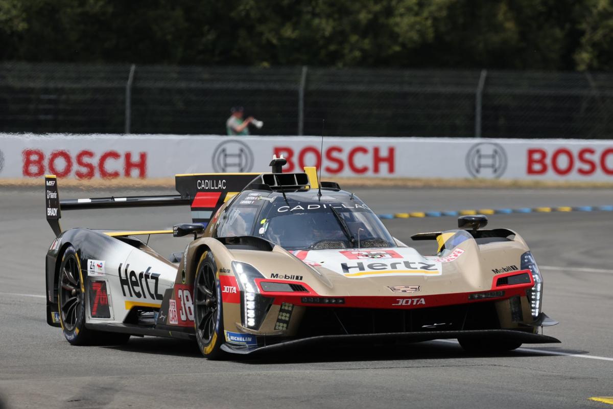 découvrez comment orey fidani et son équipe se préparent avec détermination pour relever le défi des 24 heures du mans 2026. suivez leur aventure, leur stratégie et leurs ambitions sur la légendaire course d'endurance.