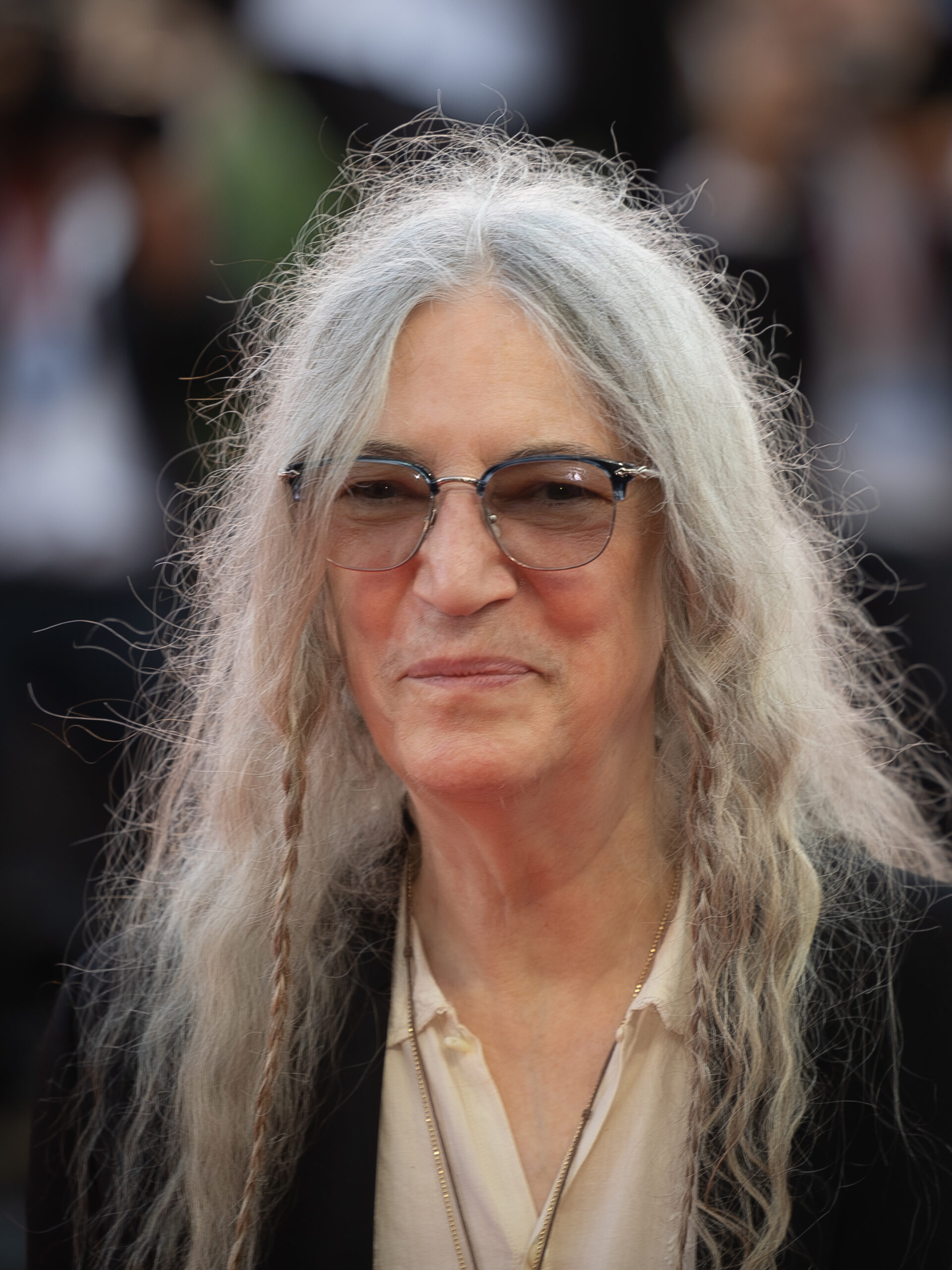 assistez à l'événement exceptionnel : patti smith célèbre les 50 ans de 'horses' en concert à l'olympia. une soirée légendaire à ne pas manquer pour tous les fans de rock et de musique iconique !