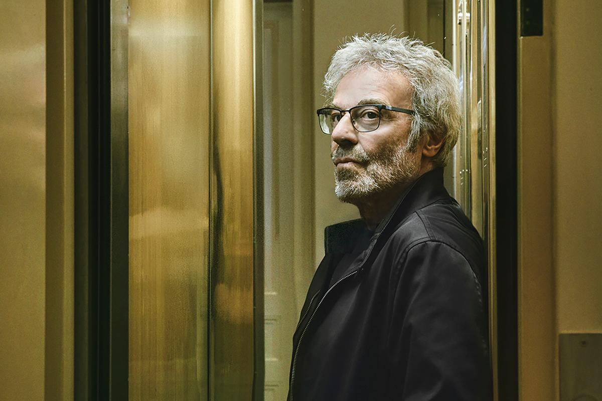 découvrez la collaboration artistique entre patti smith, icône du rock et de la poésie, et claude gassian, célèbre photographe français. plongez dans l'univers de leurs portraits inédits et de leur amitié créative.