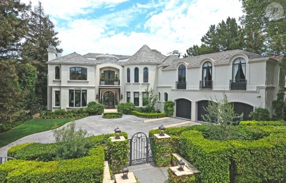 découvrez les détails de la perte immobilière subie par robbie williams, le célèbre chanteur, et comment cette mésaventure a impacté sa fortune et son parcours dans le marché du luxe.