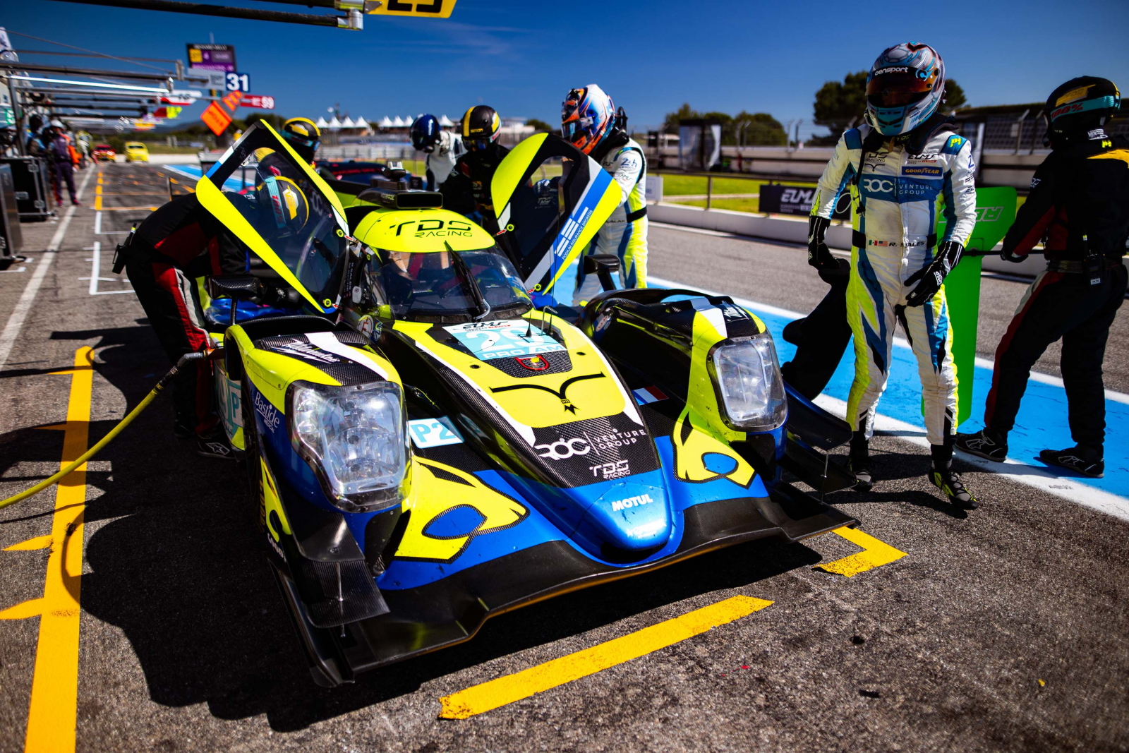 découvrez pourquoi porsche quitte le wec pour se concentrer sur l'imsa et la formule e. analyse des raisons stratégiques et des ambitions de la marque en sport automobile.