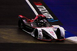 découvrez comment porsche s'impose en formule e : actualités, performances des voitures électriques, résultats des courses et ambitions de la marque allemande dans le championnat du monde de monoplaces électriques.