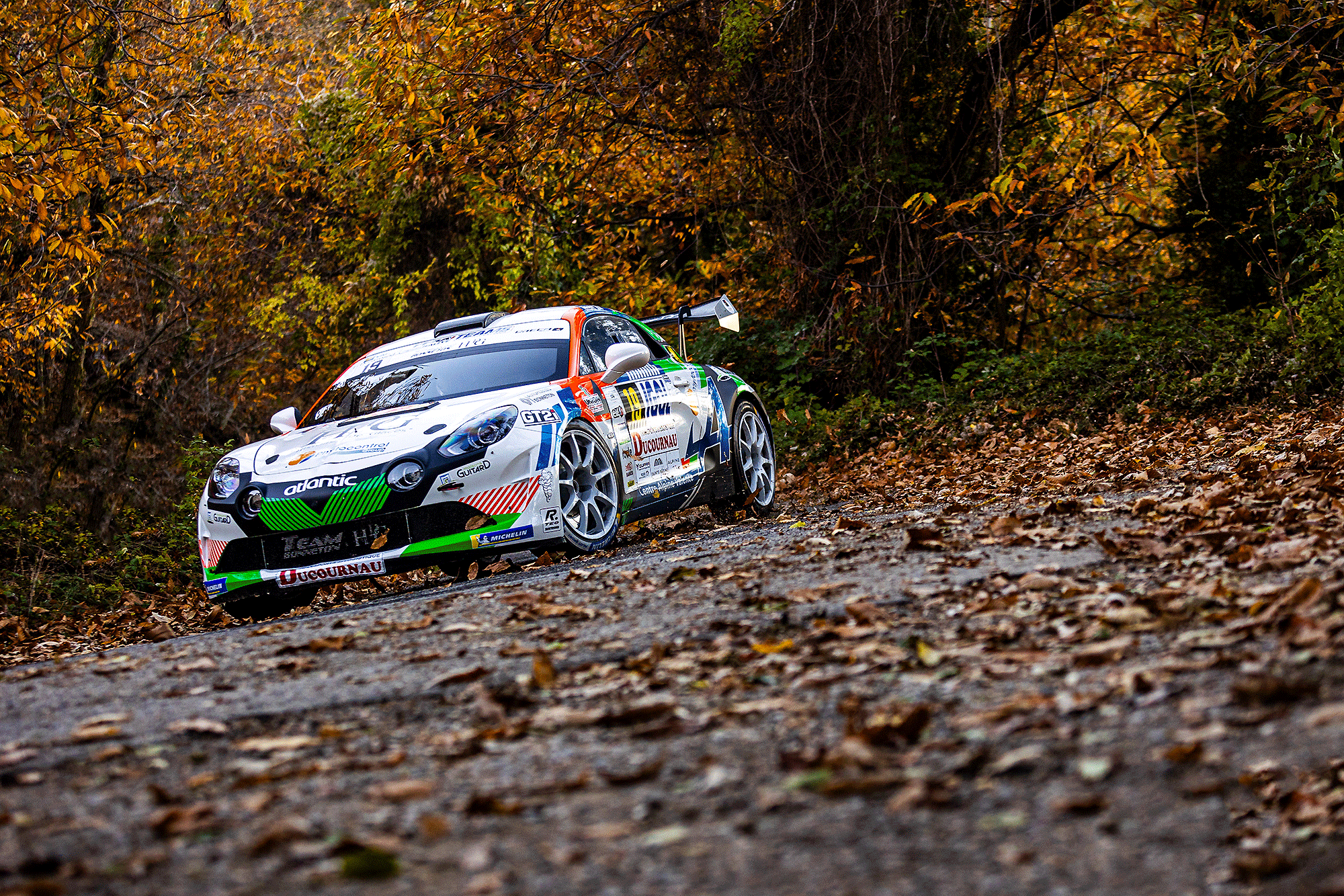 participez au rallye d'automne 2023 ! découvrez un événement sportif convivial, des parcours inédits et une ambiance festive pour petits et grands passionnés d'automobile.