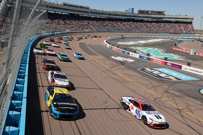 découvrez l'histoire de tide en nascar à phoenix : performances marquantes, pilotes emblématiques et moments inoubliables sur ce légendaire circuit de course.