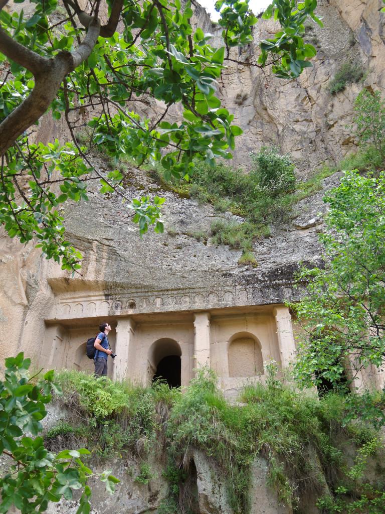 découvrez une histoire captivante de trahison et de suspense dans les paysages majestueux des alpes, sur fond d'énigmes autour du mont fuji. un récit intense où secrets et rebondissements se dévoilent au fil des sommets.