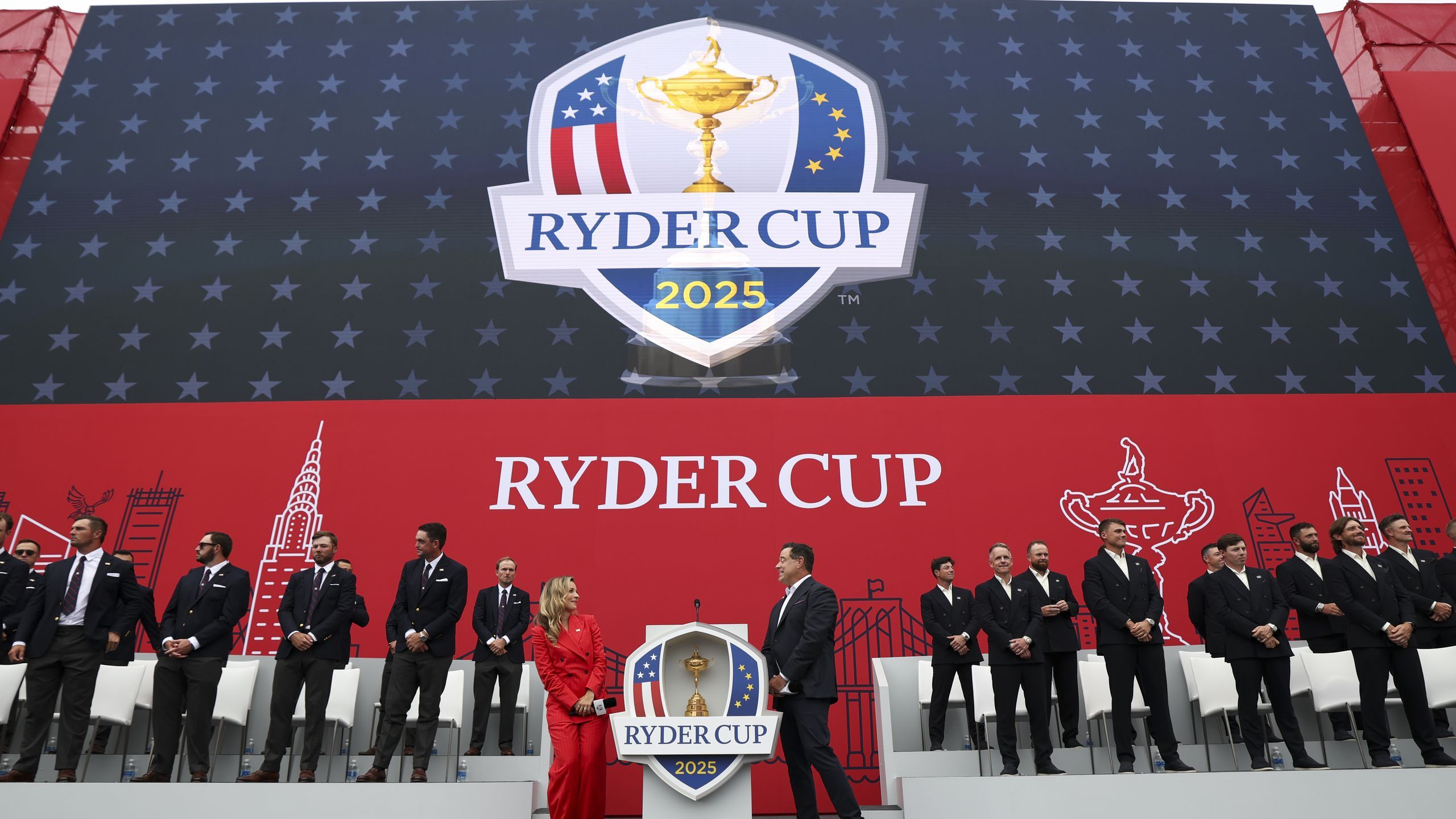 découvrez comment donald trump a adressé ses félicitations à l'équipe de la ryder cup après leur performance exceptionnelle, et les réactions suscitées dans le monde du golf.
