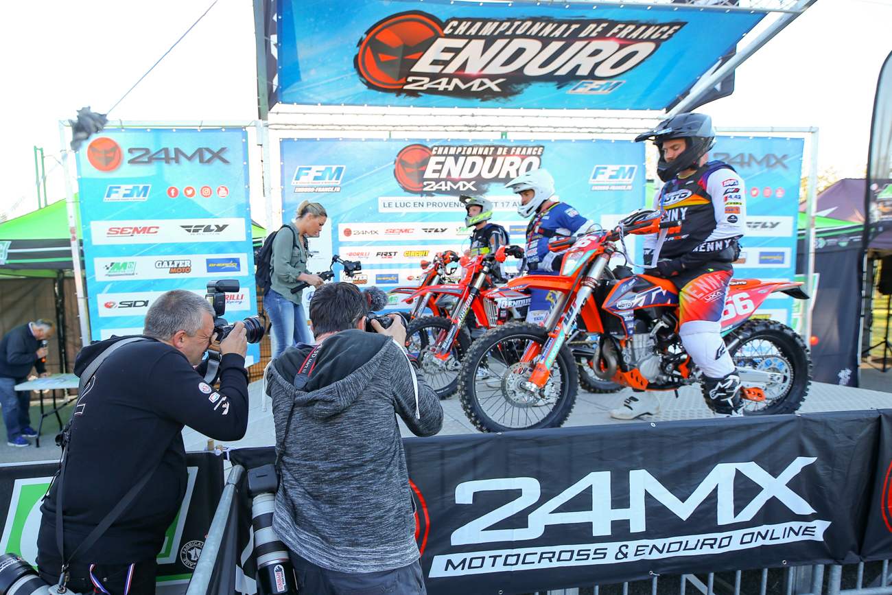 découvrez la performance exceptionnelle d'antoine basset aux sports mécaniques de privas, un exploit qui fait sensation dans le monde de la compétition automobile.