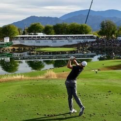 découvrez un coup de golf improbable qui défie toutes les attentes et émerveille les passionnés du sport.