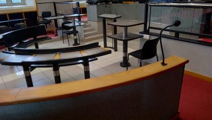 découvrez comment éric larchevêque est venu en aide à une fleuriste victime d'un cambriolage, apportant soutien et solidarité après cet événement difficile.