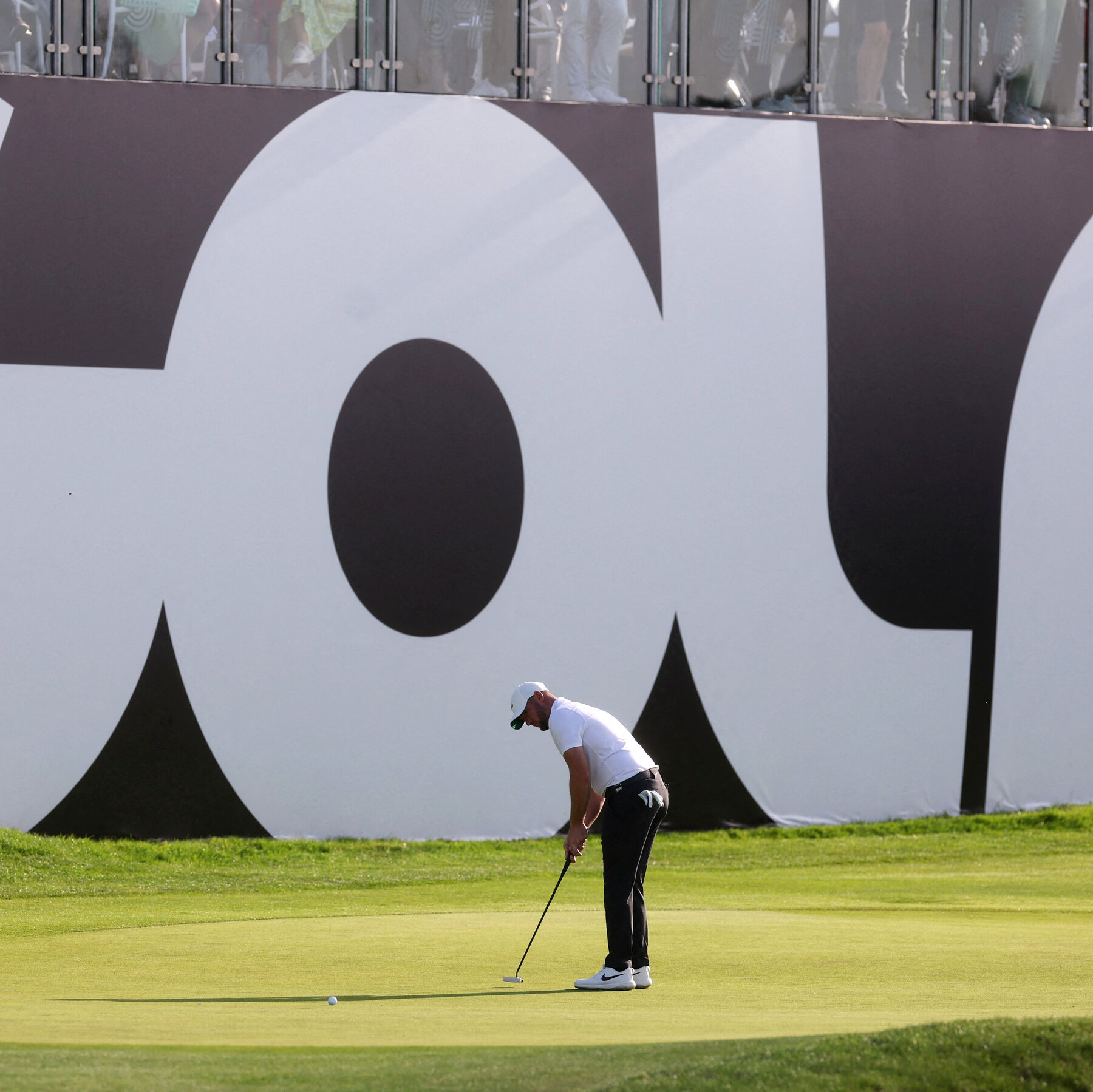 découvrez l'expansion du liv golf en arabie saoudite et son impact sur le monde du golf professionnel.