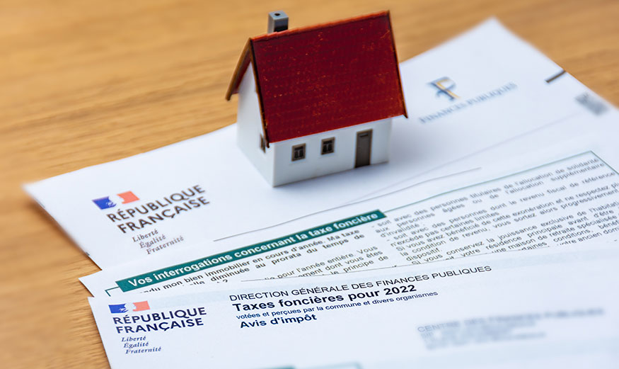 découvrez comment la fiscalité locale impacte vos investissements immobiliers et optimisez vos revenus grâce à nos conseils experts.
