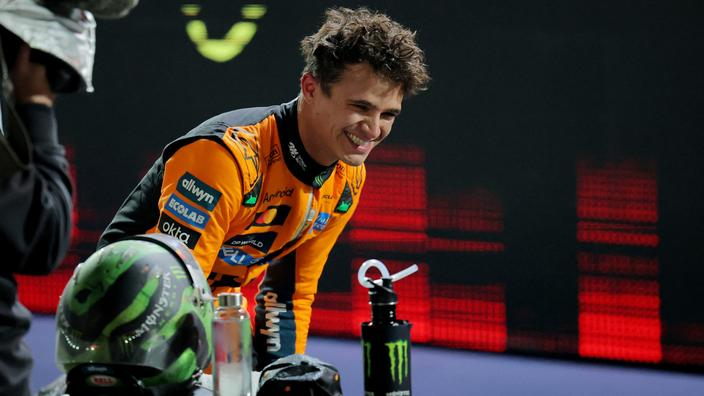 hamilton déçoit lors des qualifications à las vegas, ne parvenant pas à atteindre les résultats attendus avant la course.