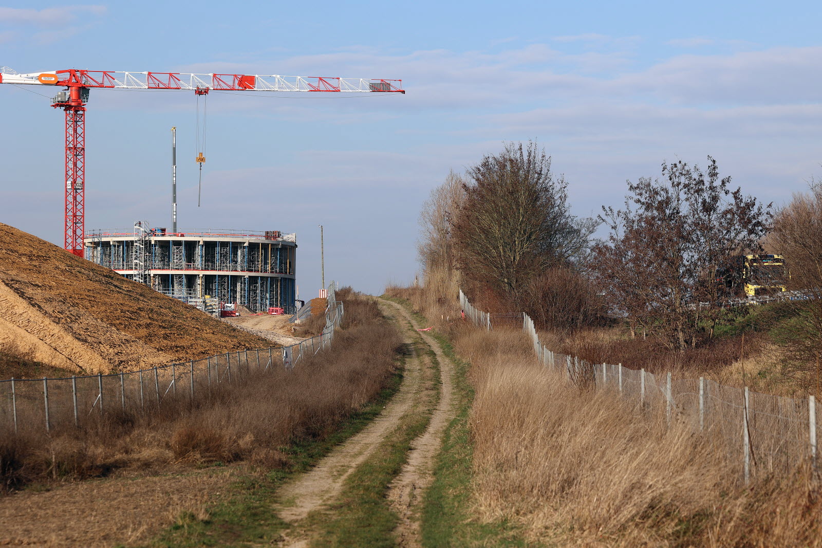 découvrez l'usine huawei en alsace : innovation, technologie de pointe et investissement industriel au cœur de la région. toutes les informations sur le projet, ses enjeux et son impact économique.
