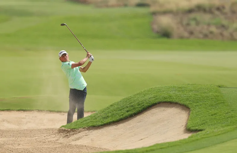 découvrez martin couvra, étoile montante du golf français, qui ambitionne de briller sur le prestigieux circuit américain.