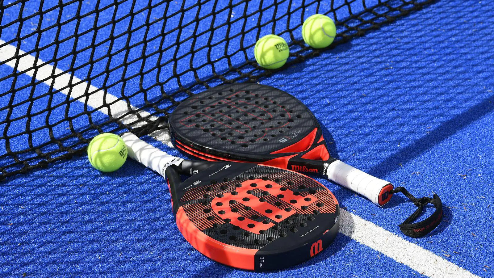 découvrez comment le padel devient le nouvel allié du networking, alliant sport et opportunités professionnelles pour renforcer vos relations d'affaires.