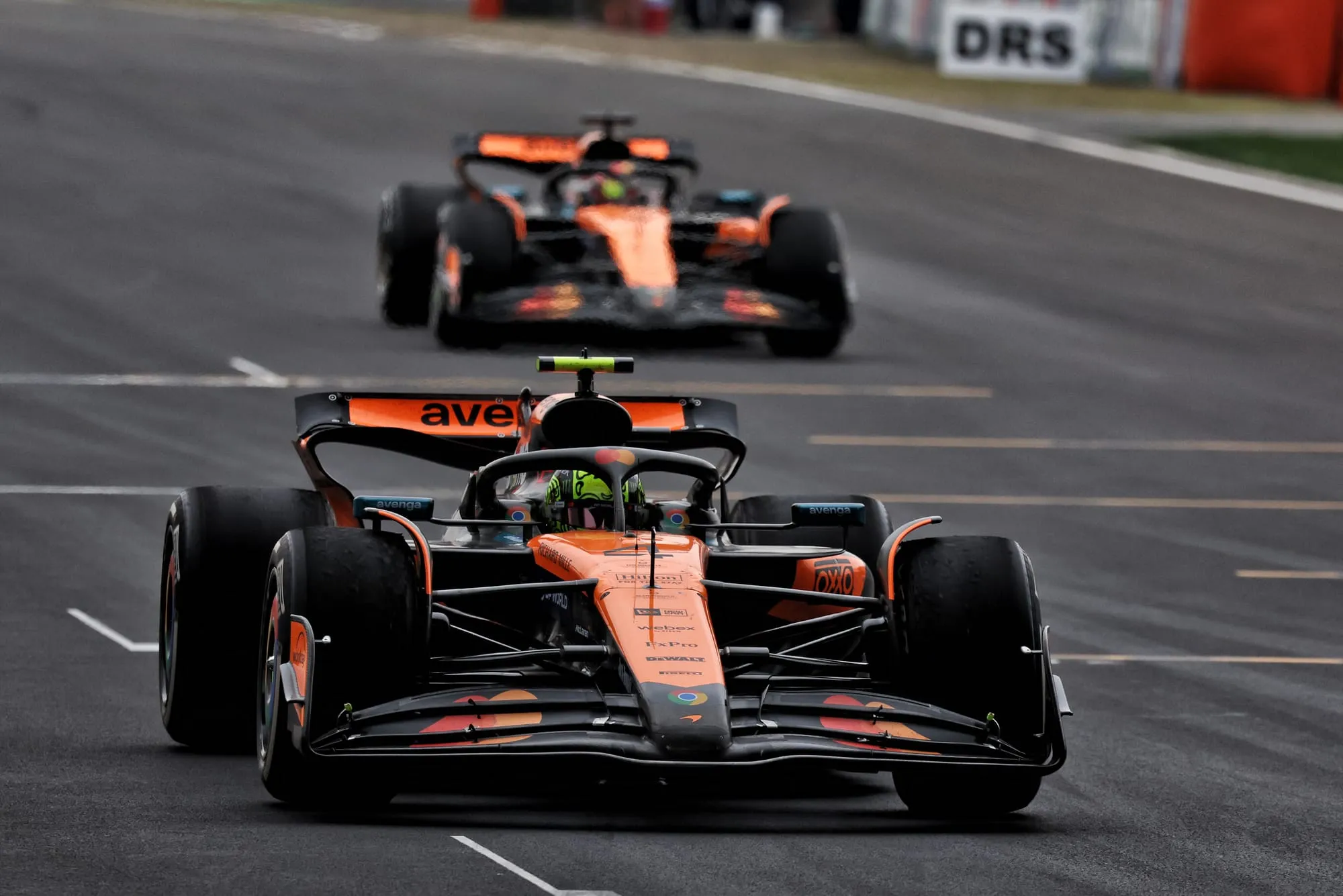 oscar piastri revient sur ses erreurs lors de sa saison chez mclaren et partage ses leçons pour progresser en formule 1.