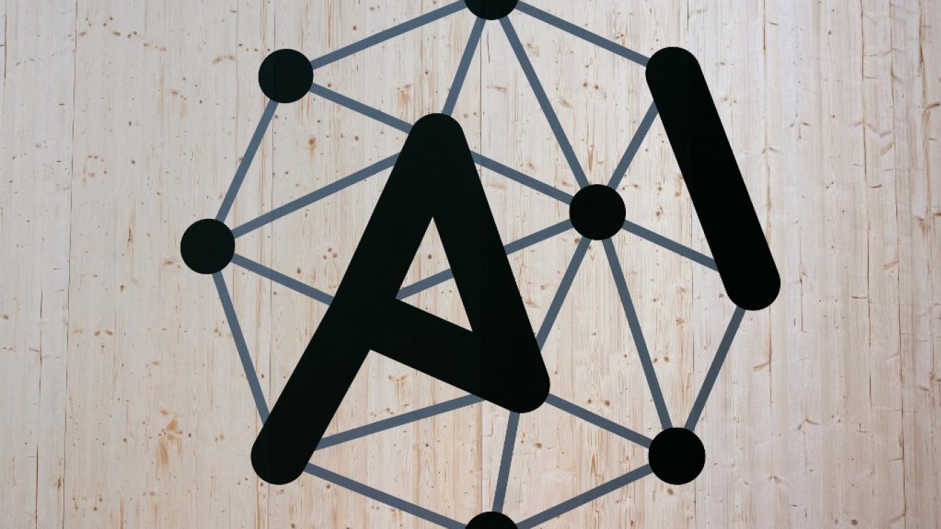 découvrez comment des pirates chinois exploitent le code claude pour des opérations de cyberespionnage utilisant l'intelligence artificielle, menaçant la sécurité numérique mondiale.