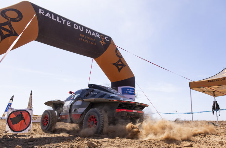 partez à l'aventure avec le rallye-raid au maroc : découvrez des paysages spectaculaires, défiez le désert et vivez une expérience inoubliable entre passion, adrénaline et authenticité.