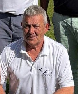 découvrez salies-du-salat autrement : dites stop au golf et vive la balade en 2 cv pour une expérience authentique et pleine de charme.