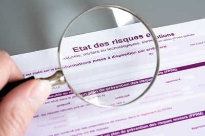 une avocate met en garde sur les risques et implications des donations immobilières, offrant conseils et précautions essentielles.