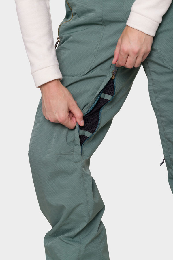 suivez l'évolution du transport cargo cet hiver, avec des progrès ralentis et des vols cloués au sol en raison des conditions hivernales.