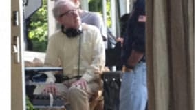 les démocrates publient des photos révélant epstein en compagnie de trump, clinton et d'autres personnalités, suscitant débats et controverses.