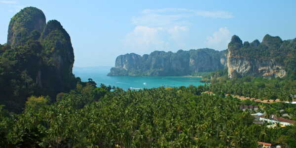découvrez nos destinations idéales pour un hiver ensoleillé et profitez du soleil, de la plage et de températures agréables même pendant la saison froide.