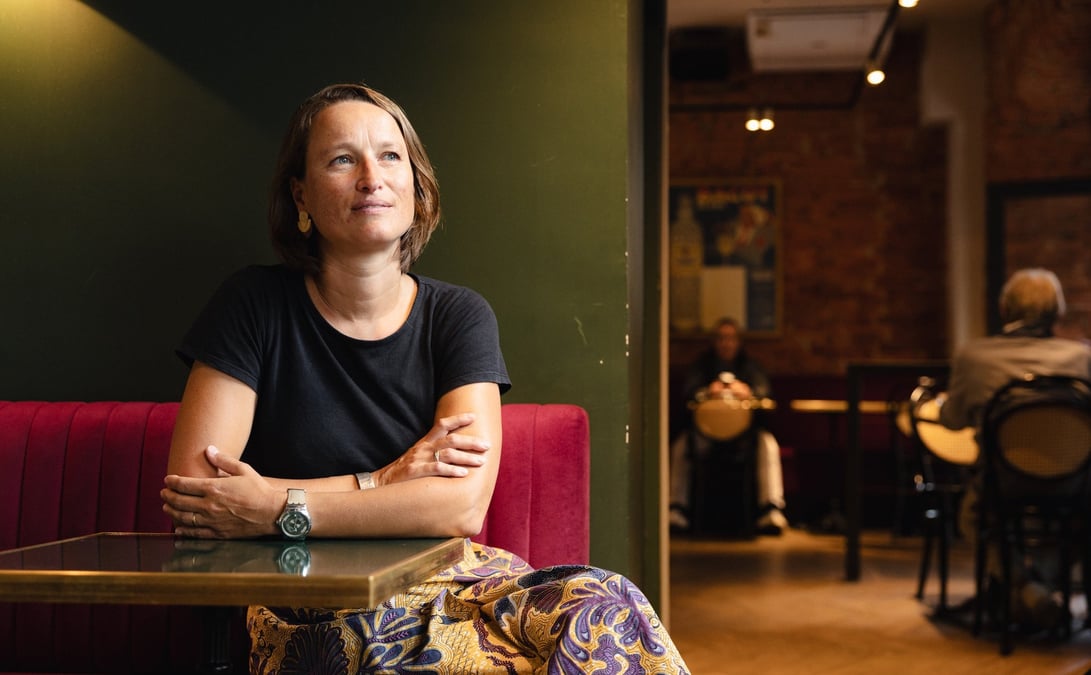 didier lacroix utilise son immunité à toulouse pour continuer ses activités malgré les sanctions imposées.