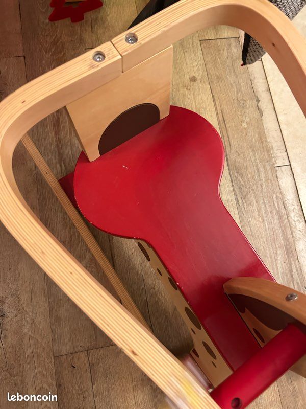 découvrez le charme intemporel des chevaux à bascule en bois dans le doubs, une tradition artisanale alliant beauté, qualité et nostalgie pour petits et grands.