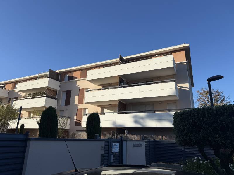 découvrez l'engouement croissant pour deux biens immobiliers à marseille, alliant emplacement privilégié et fort potentiel d'investissement.