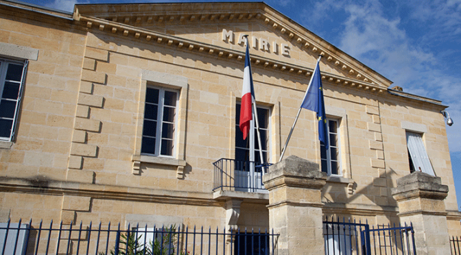 découvrez les enjeux clés liés aux ressources humaines, aux finances et à l'urbanisme abordés lors du conseil municipal pour un développement territorial harmonieux.
